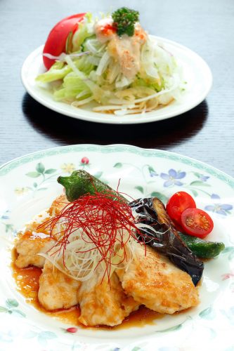 京野菜と若鶏のグリルとサラダ